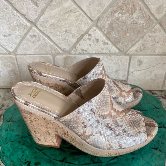 Like New! Johnston & Murphy Angie Taupe Snakeskin Leather Mules Size 6 - Picture 2 of 15
